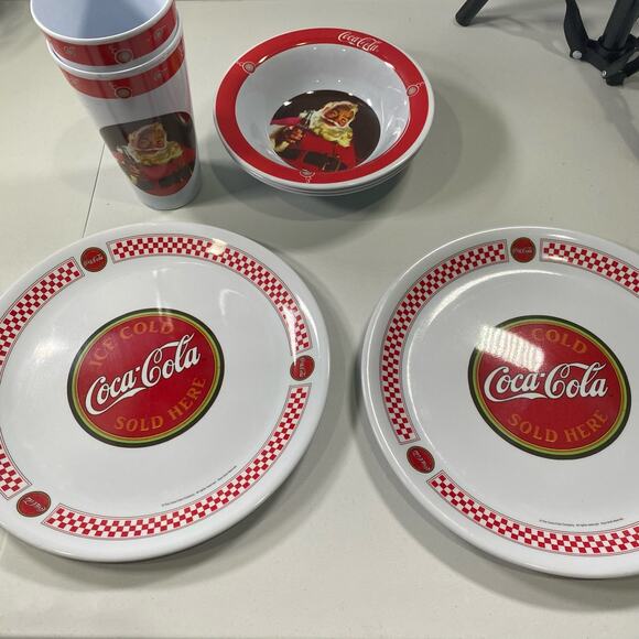 Gibson Set of 7 Christmas Coca Cola Hard Plastic Dinnerware - Picture 2 of 5